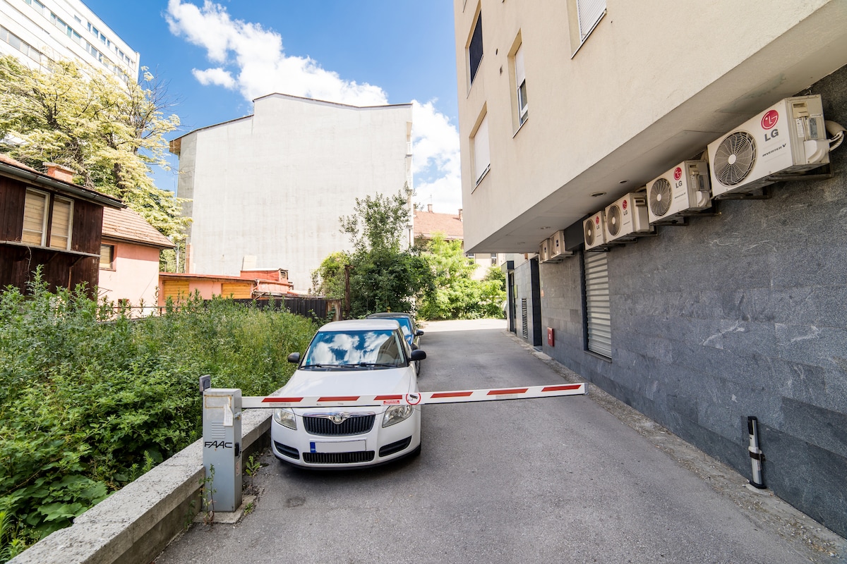 Skenderija Skyline - 2BR Apt | Garage & Balcony