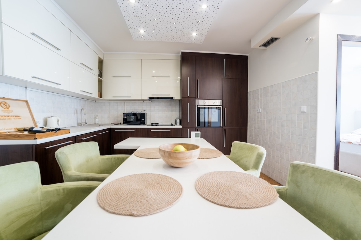 Skenderija Skyline - 2BR Apt | Garage & Balcony