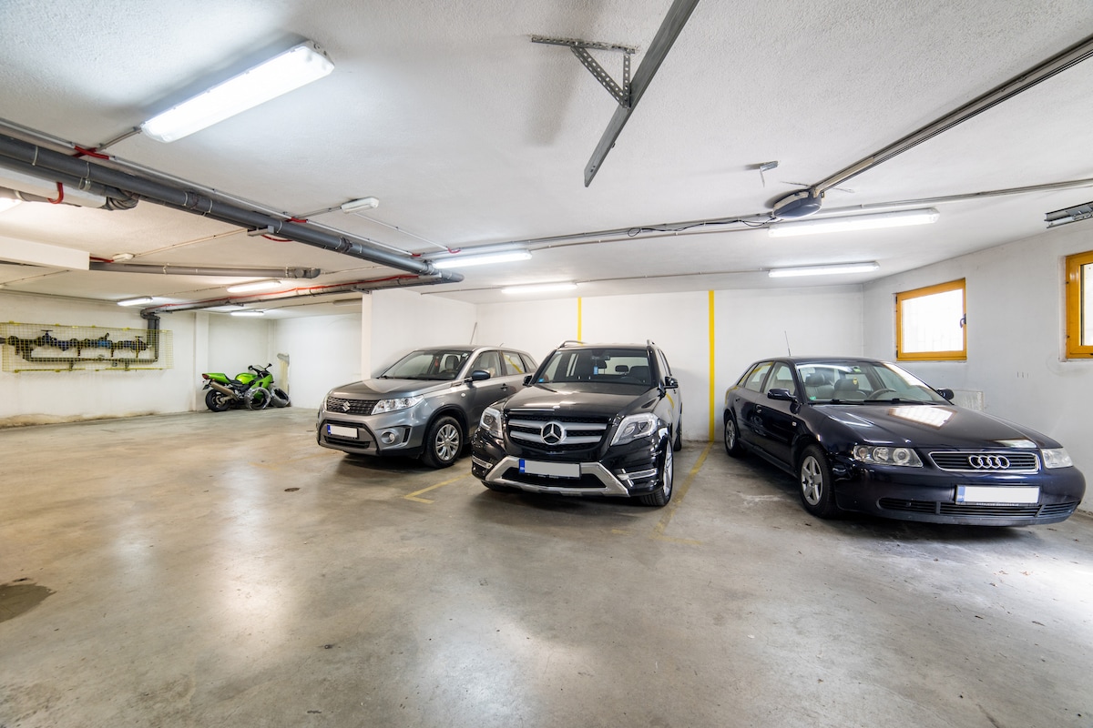 Skenderija Skyline - 2BR Apt | Garage & Balcony