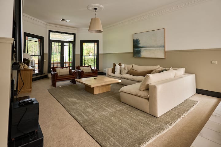 Maple Ridge Estate - 6 Min To Berry - Lovely Pool - Berry