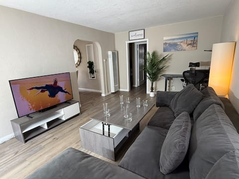Top Airbnb: Free Parking • King + Queen • Shops & Waterfront in Chula Vista