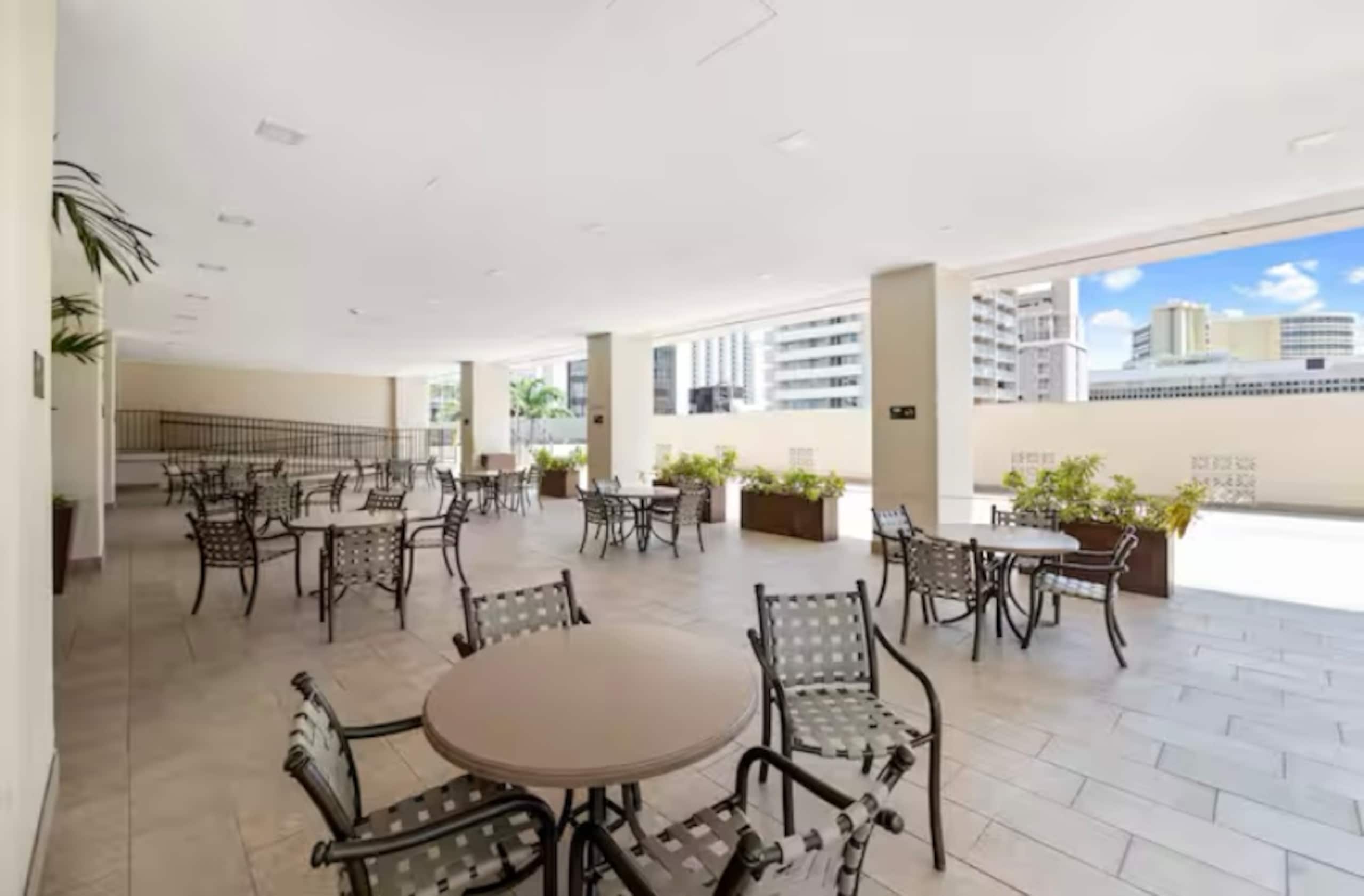1 BD Ocean View Free Assigned Parking, Gym, AC - Image 52
