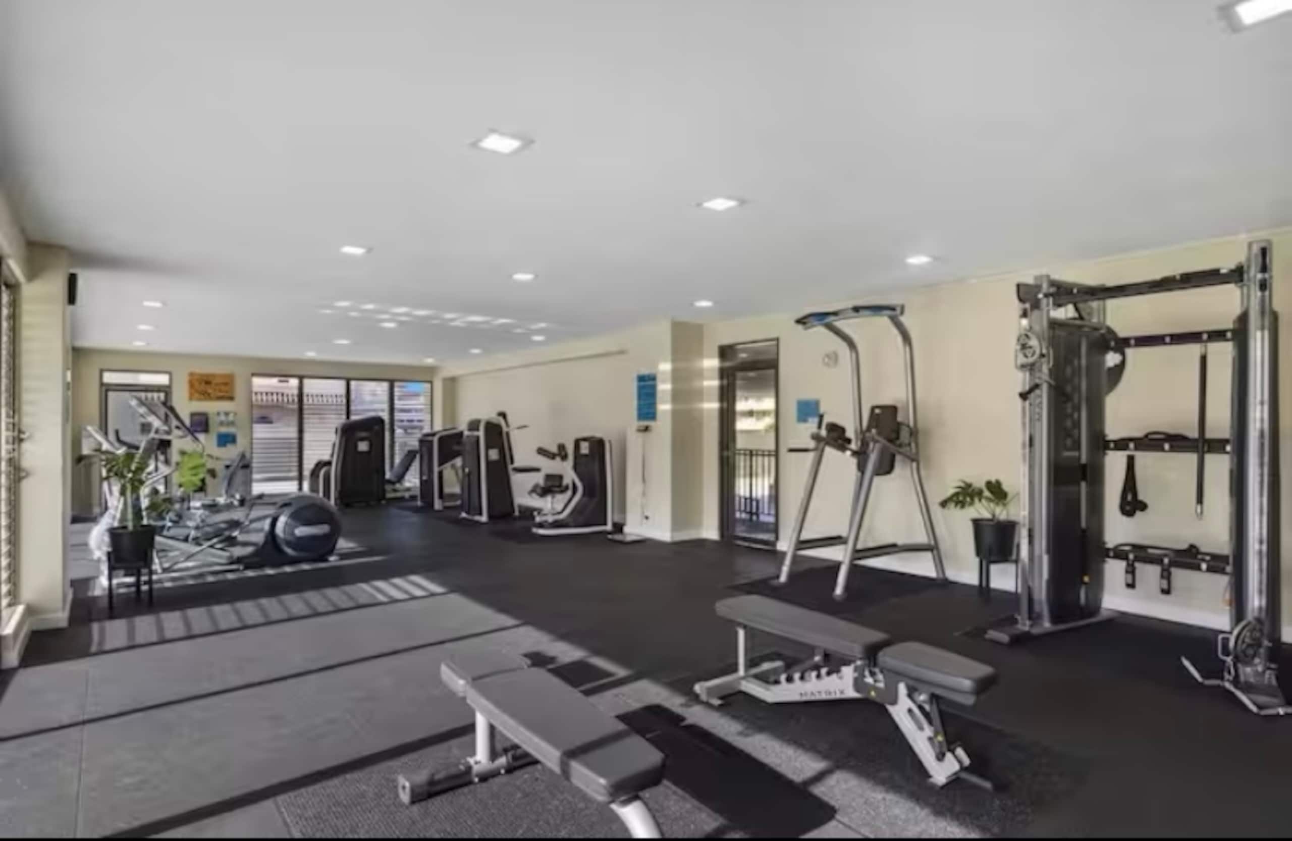 1 BD Ocean View Free Assigned Parking, Gym, AC - Image 25