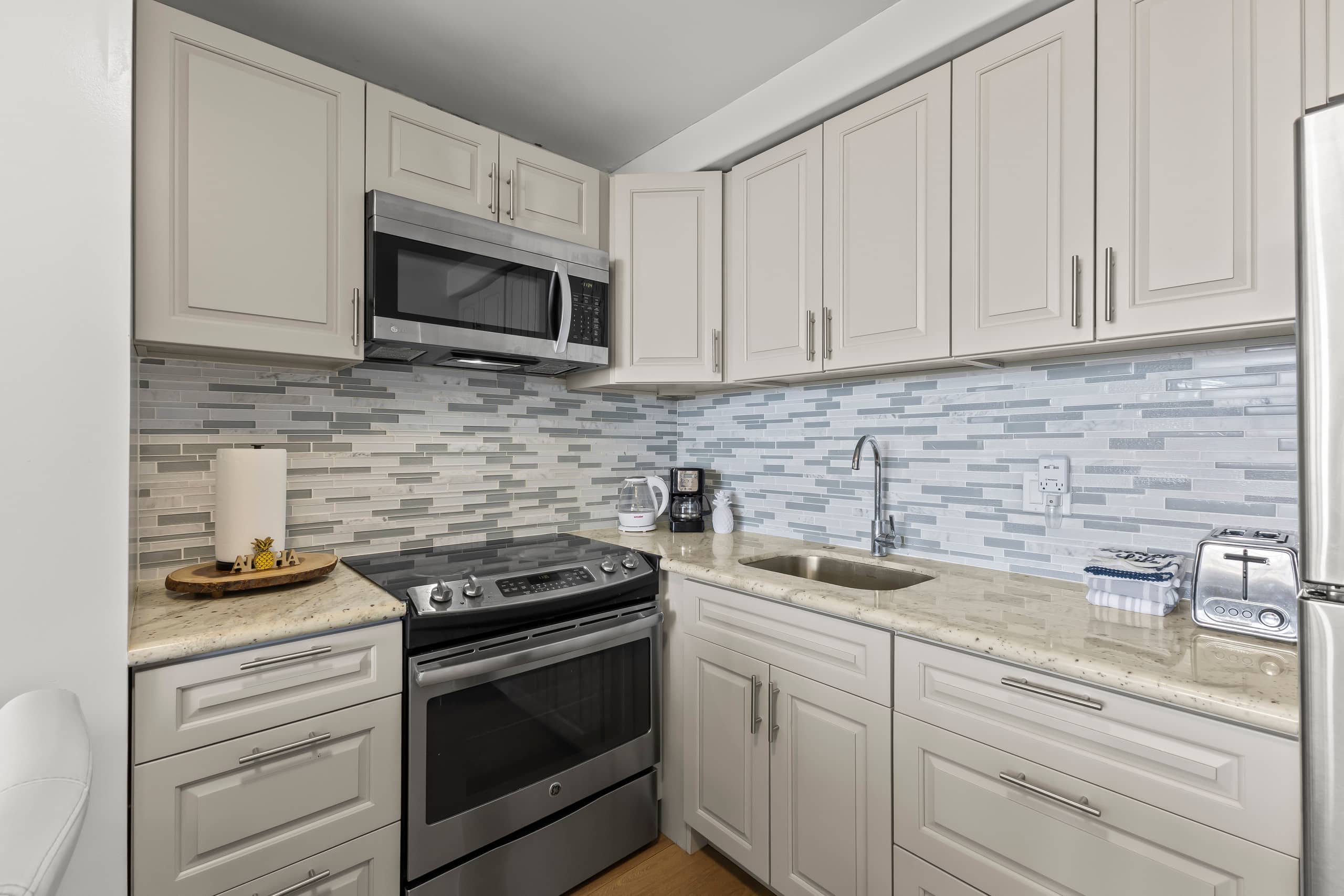 1 BD Ocean View Free Assigned Parking, Gym, AC - Image 2