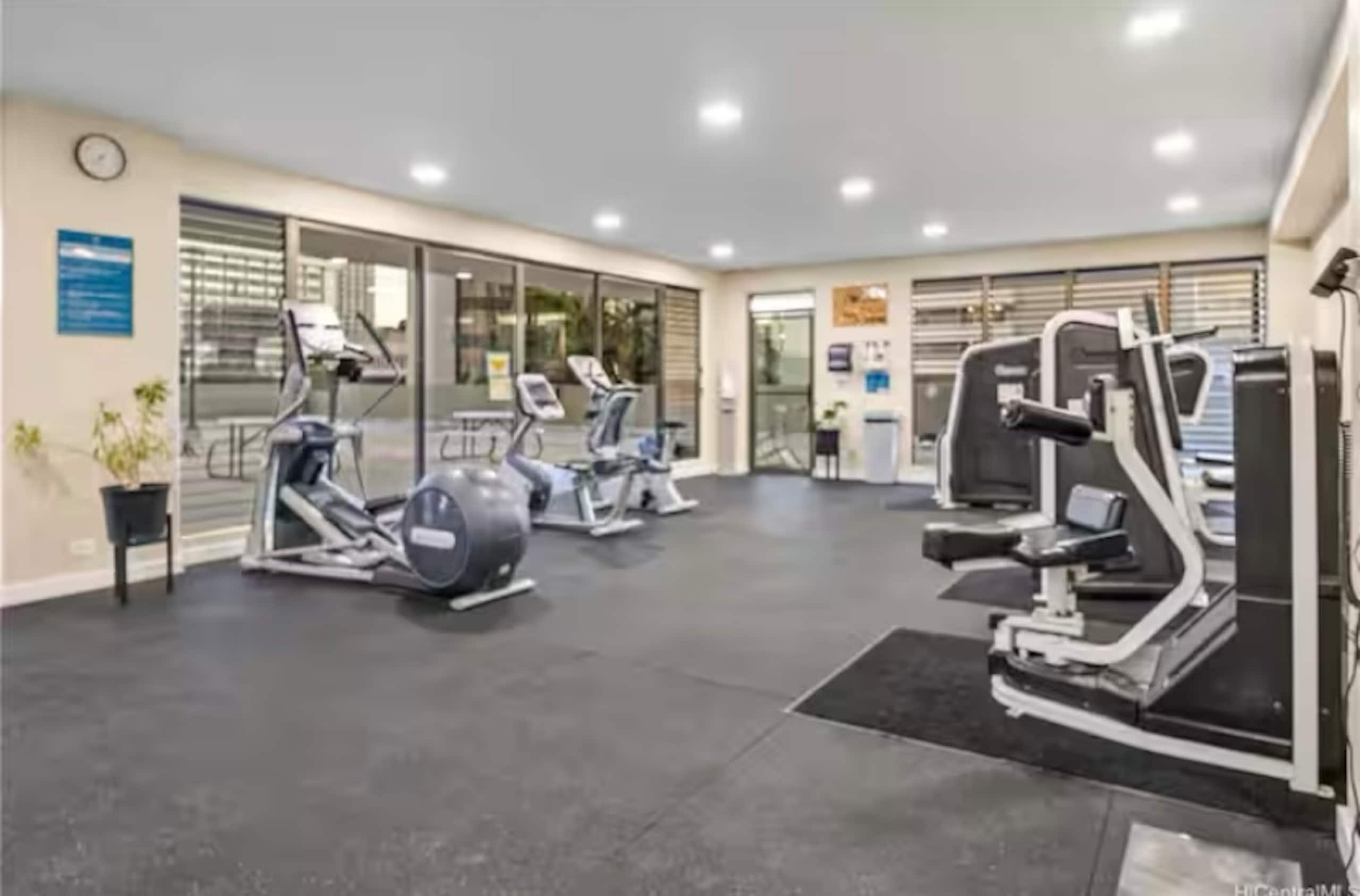 1 BD Ocean View Free Assigned Parking, Gym, AC - Image 24