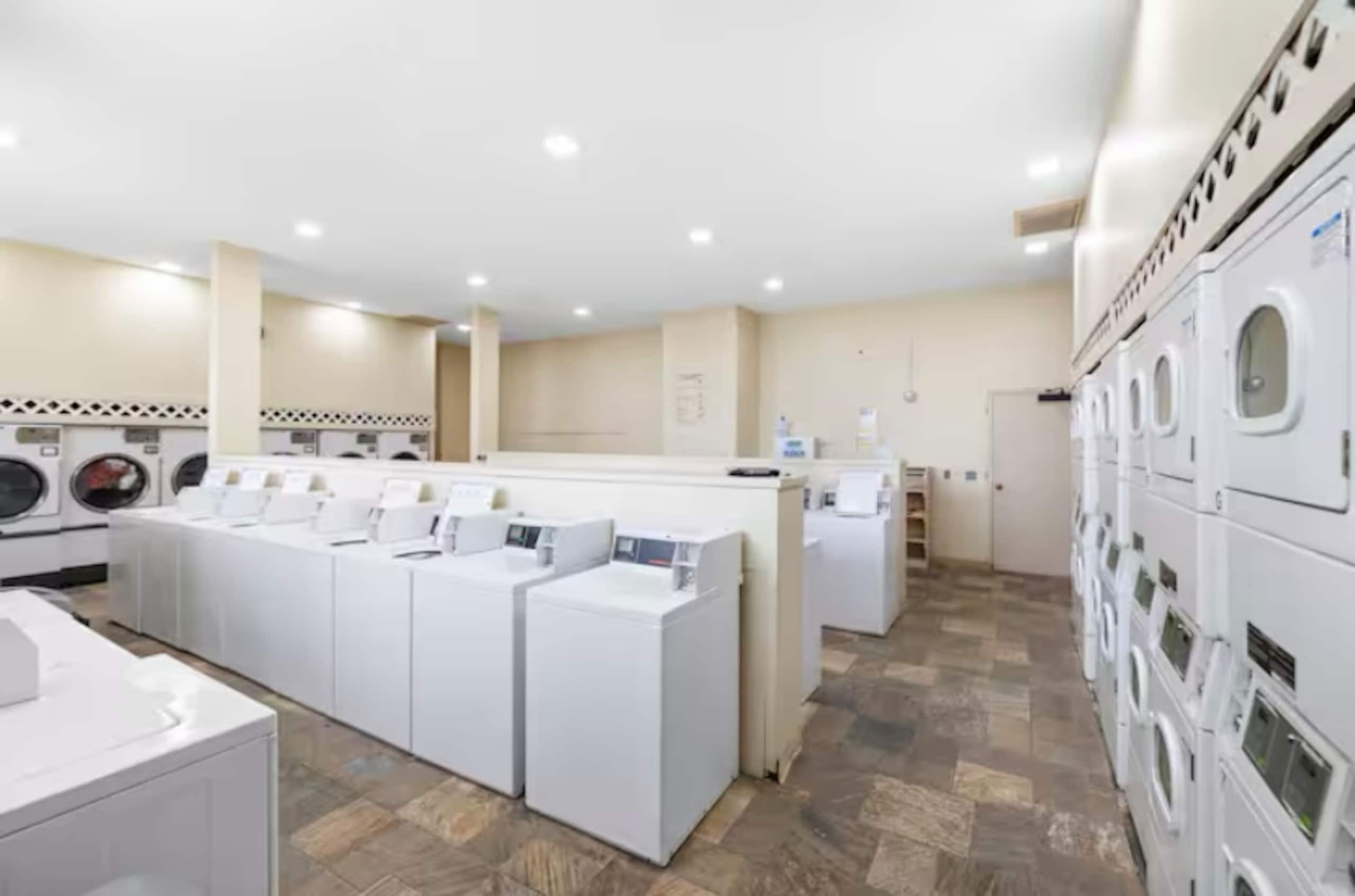 1 BD Ocean View Free Assigned Parking, Gym, AC - Image 22