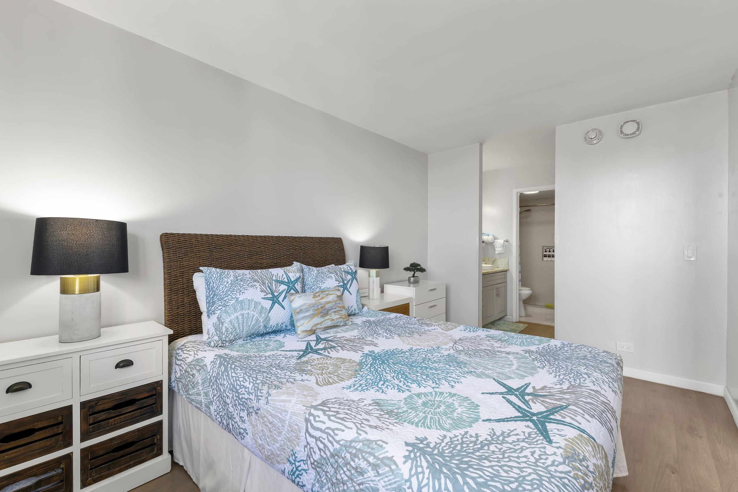 1 BD Ocean View Free Assigned Parking, Gym, AC - Image 12