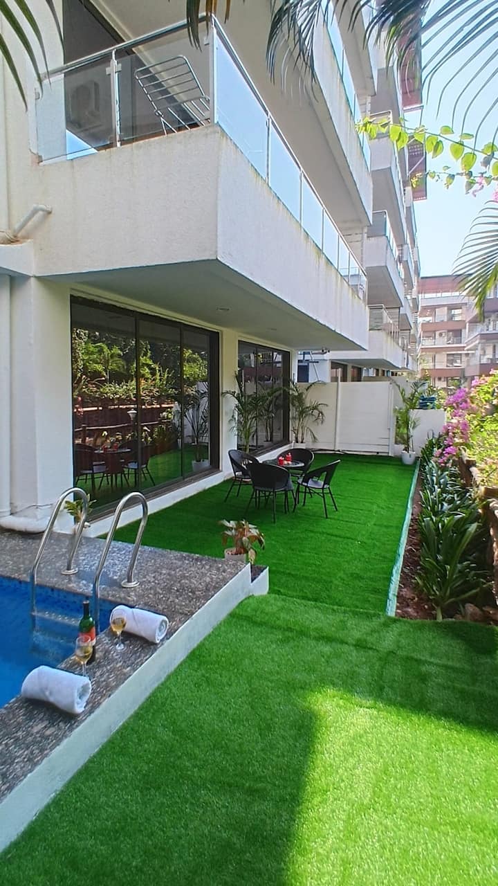 Courtyard image 4