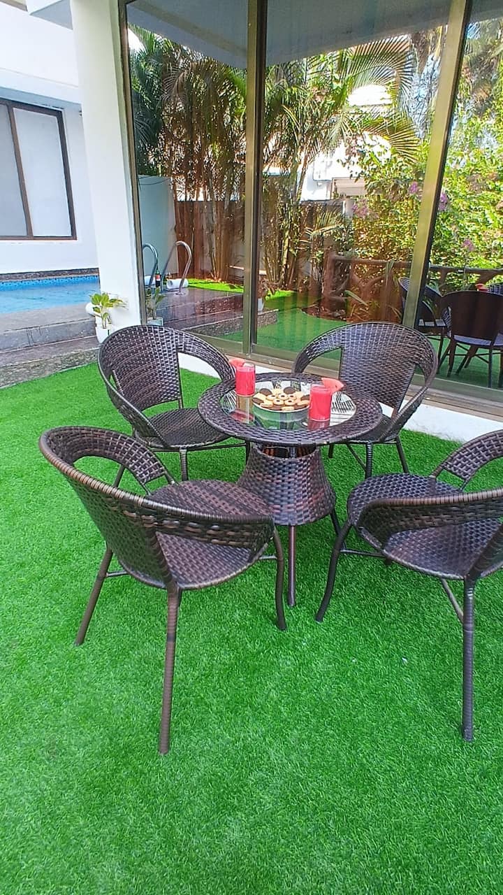 Courtyard image 3