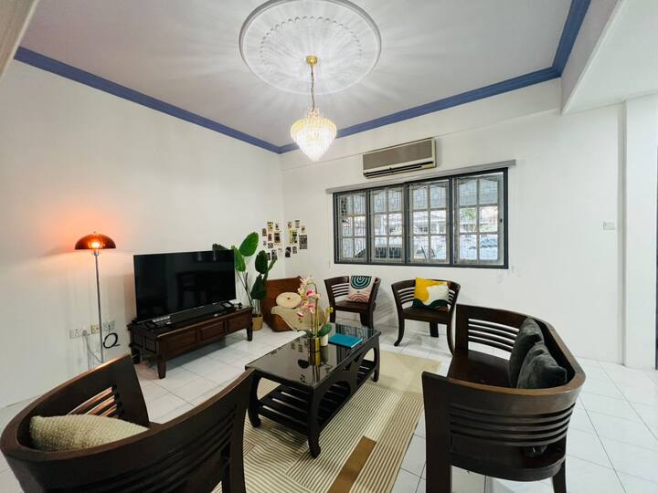 Vintage Cozy 4br Homestay @ Aeon Mall / Car Rental - 쿠칭