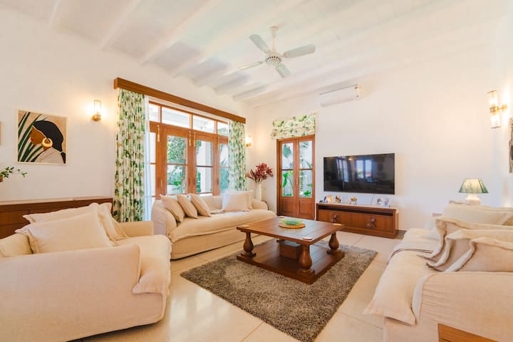 Living room image 2