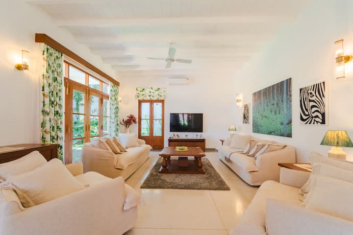 Living room image 1