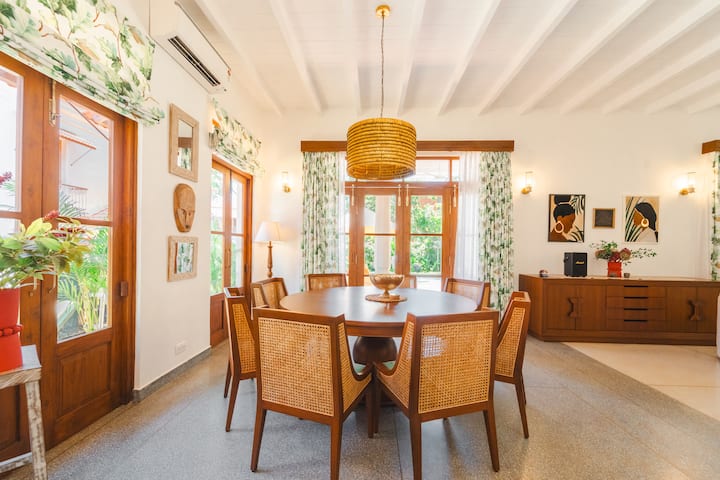 Dining area image 2