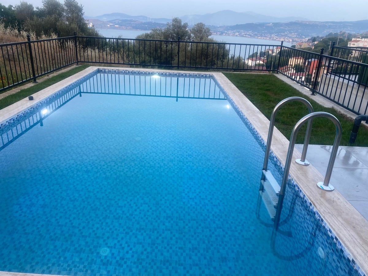 İzmir Yeni Foçada Lüx Havuzlu Triplex Villar