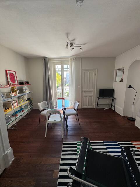 Annonce Airbnb populaire: Montchapet, 2 rooms and balcony – downtown and train station à Dijon