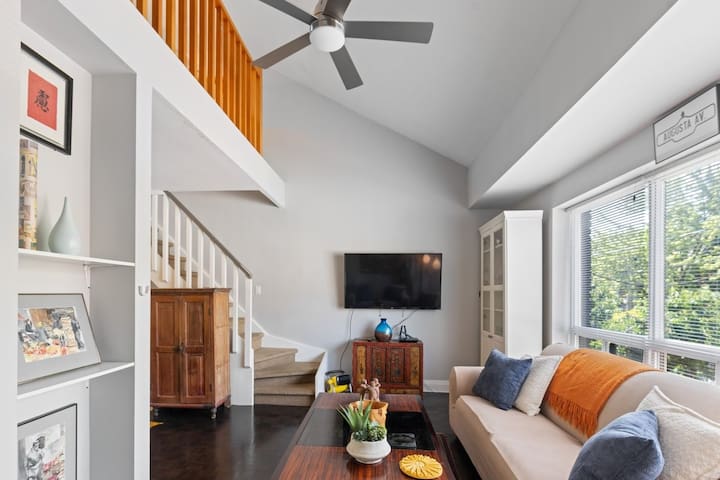 Private Boho Loft in the Market