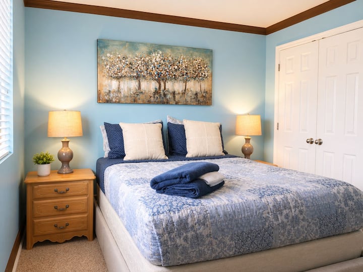 Room B: Spacious Room & Shared Bathroom - Farmington, UT
