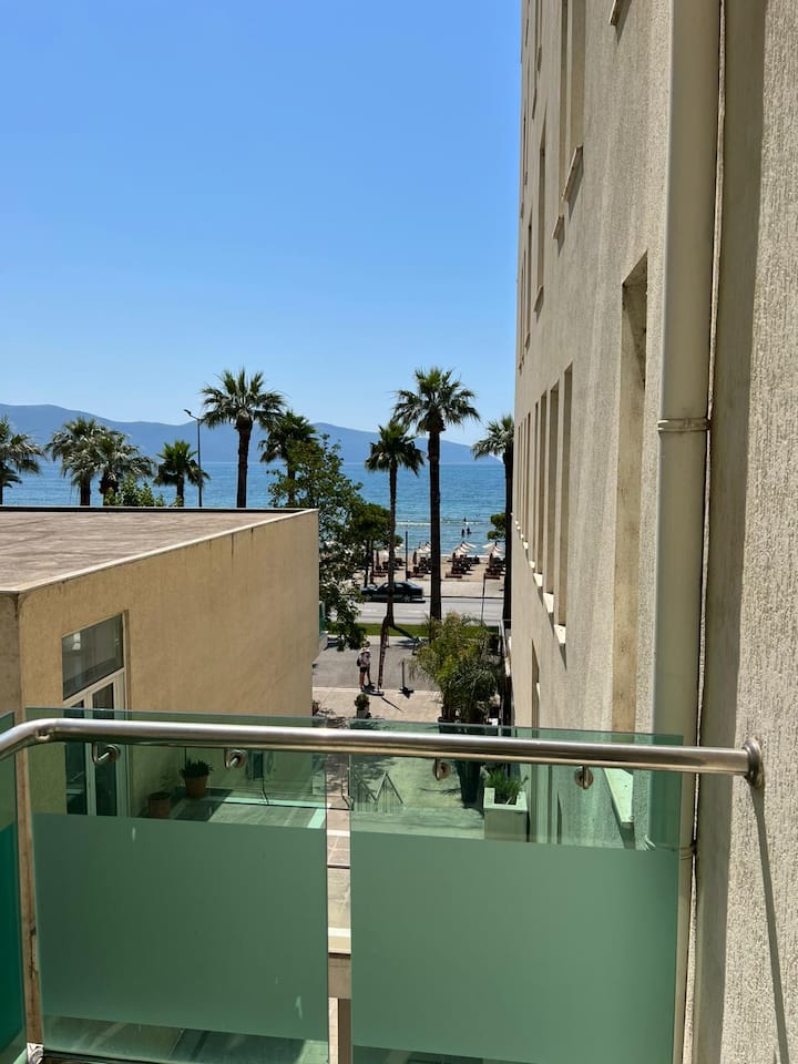 Big Apartment Near The Sea - Vlorë