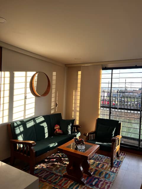 Top performing Airbnb: Oak & Linen in Fontibón