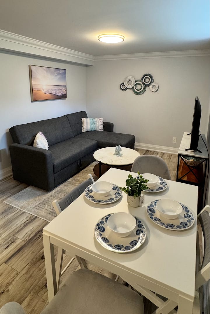 Private Airport Oasis + Free Parking - 256