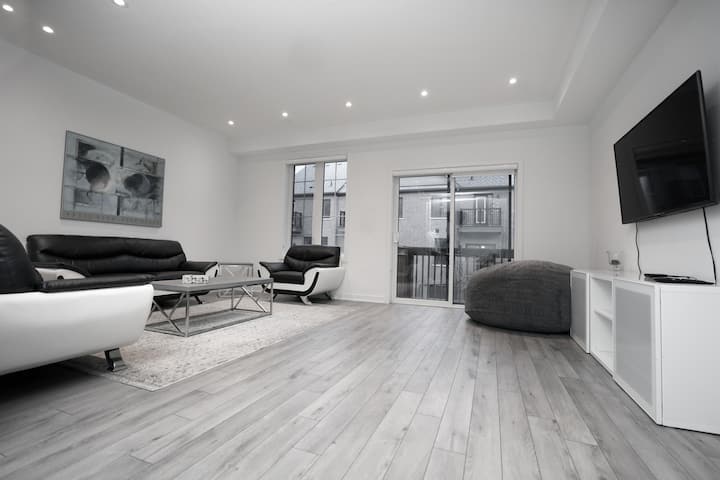 Townhouse In Whitby (No Basemnt) - Oshawa