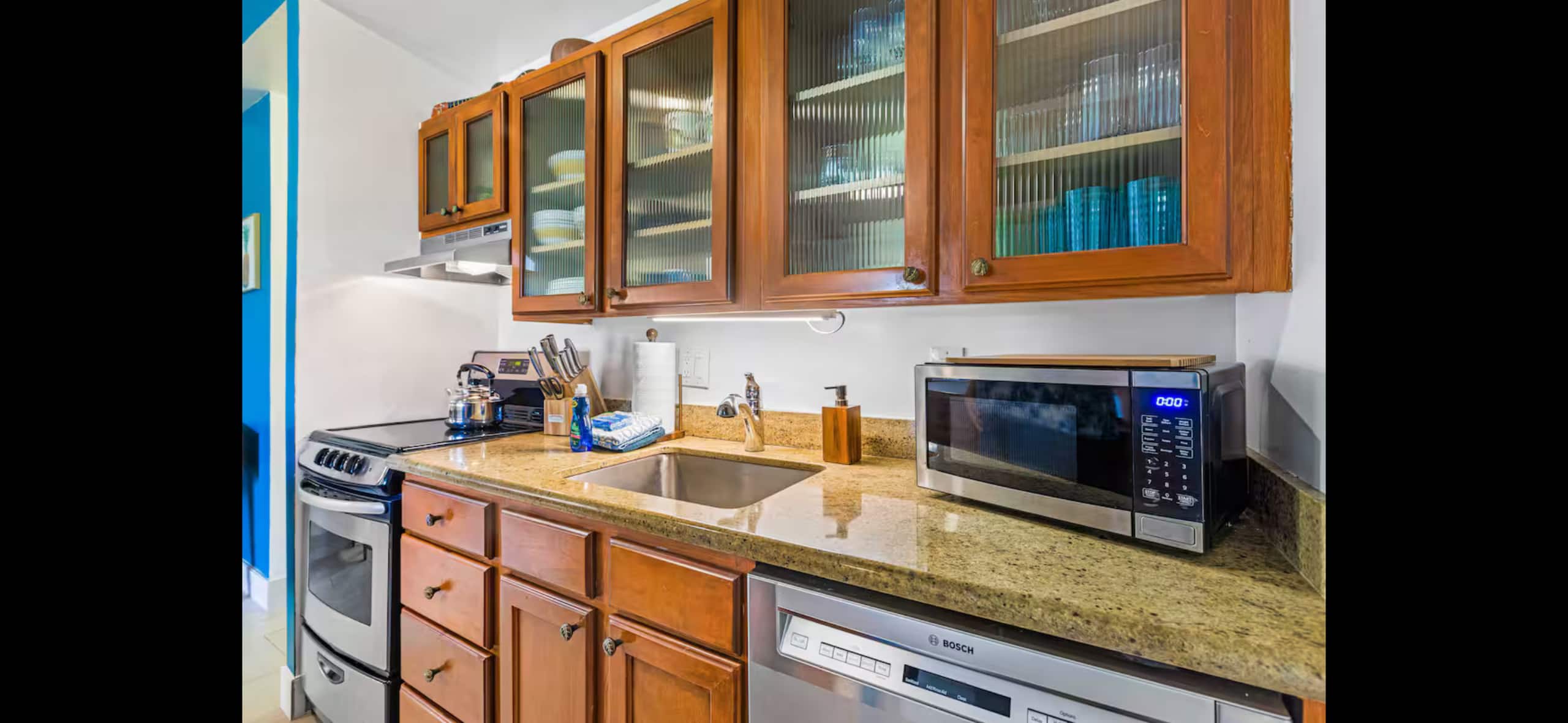 Home in Lahaina · ★4.93 · 1 bedroom · 3 beds · 1 bath - Image 6
