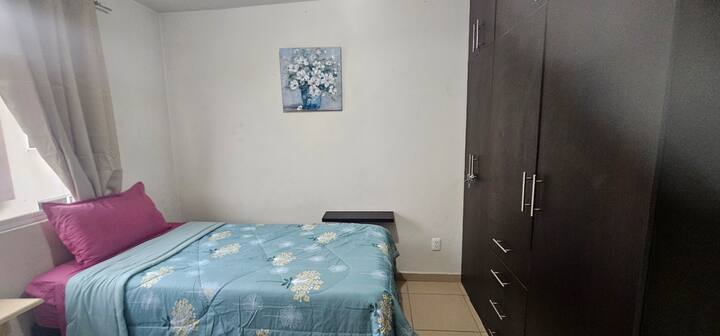 Schlafzimmer 1