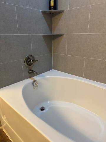 Modern High-End Corporate Condo gallery image 3