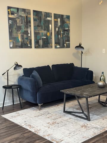 Modern High-End Corporate Condo gallery image 2