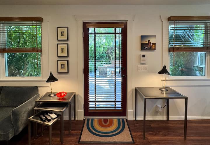 On Cloud 9 Cottage - Santa Monica, CA