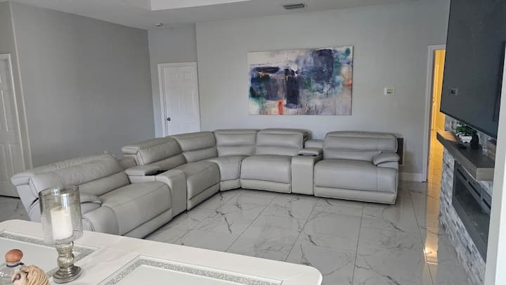 Modest & Comfy Stay By Andres Property Management - Tampa