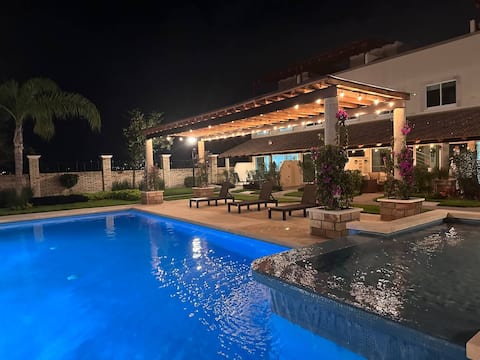 Top performing Airbnb: Modern loft with heated pool, WiFi, AC in Chiconcuac