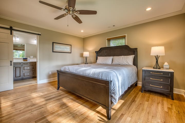 Главна спална соба со лице место 