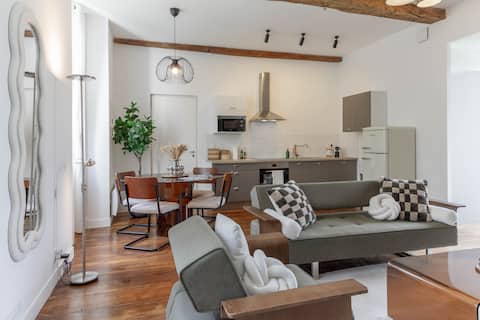 The Seventy's, vintage 2-bedroom apartment with garden