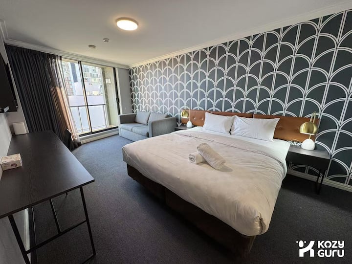 Kozyguru | Haymarket | Buzzy City Abode - Kensington