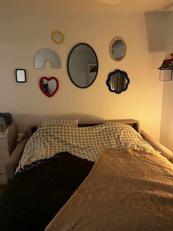 Ambienti i dhomës së gjumit