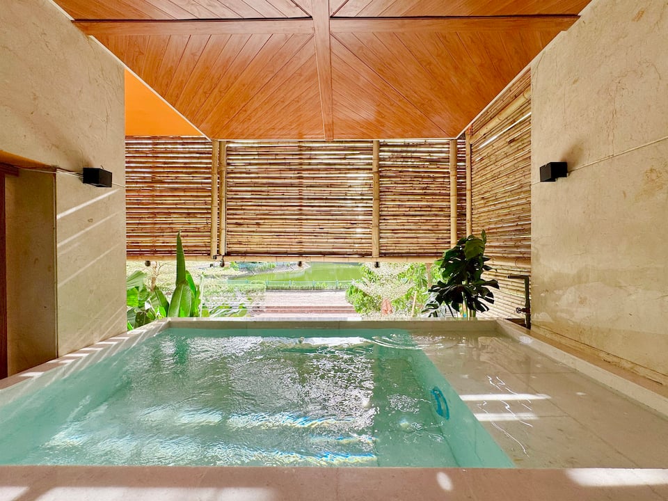 Top-earning Airbnb listing in Quận 7, 4 bedrooms