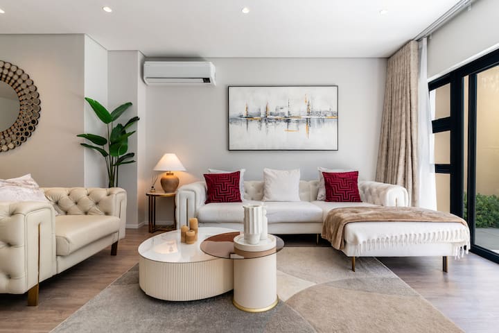 Elegant Townhouse in Private Estate | Garden|Views