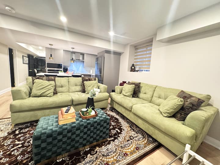 Luxe 2br| 86" Screen Cinema| Live World Cup Nights - Aurora