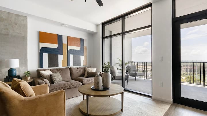 Landing | Spectacular 2bd, Gym - St. Petersburg, FL