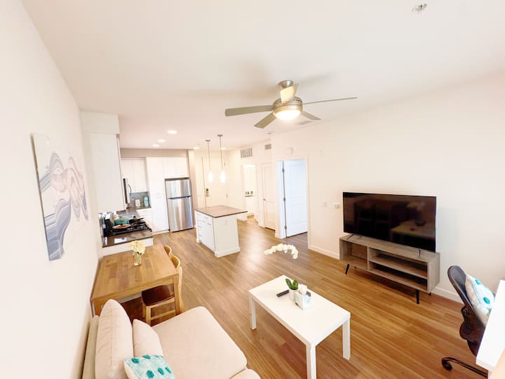 1b1a｜irvine King Bed Airport - Irvine, CA
