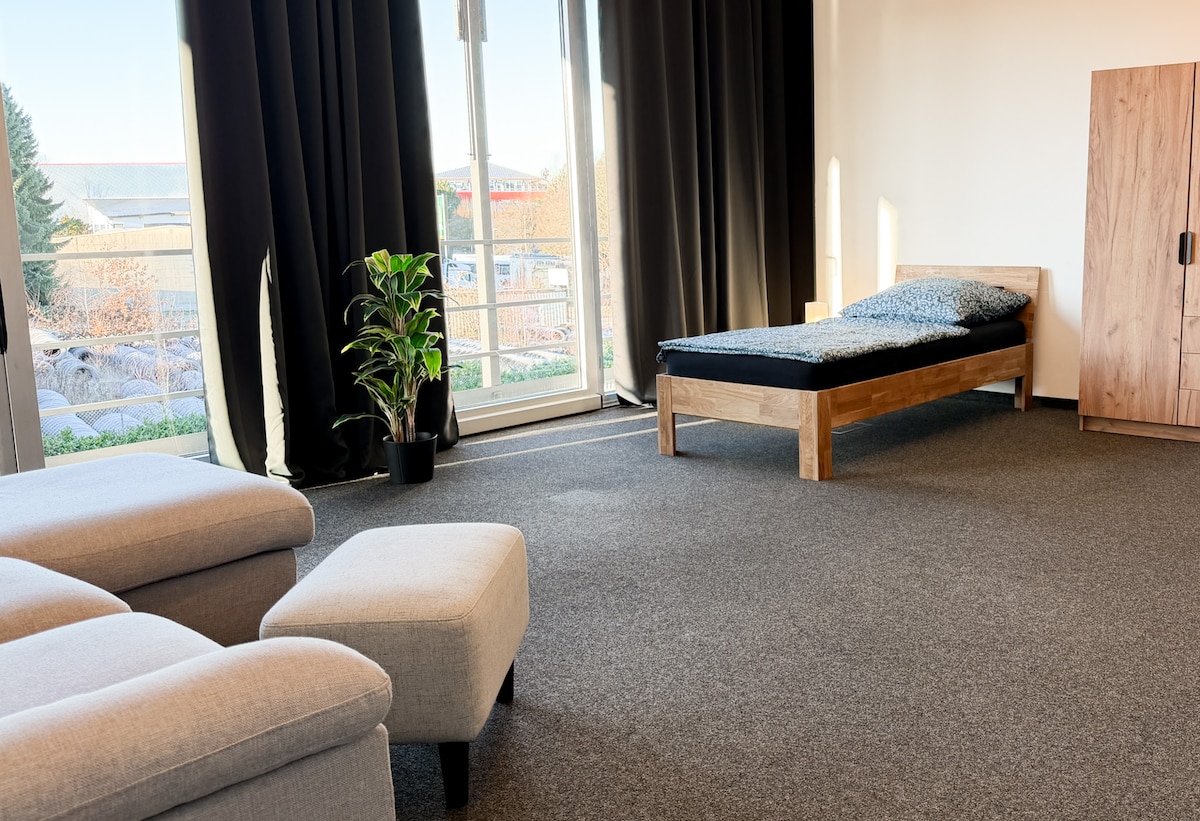 Мебелот во собата може да се разликува од фотографијата.