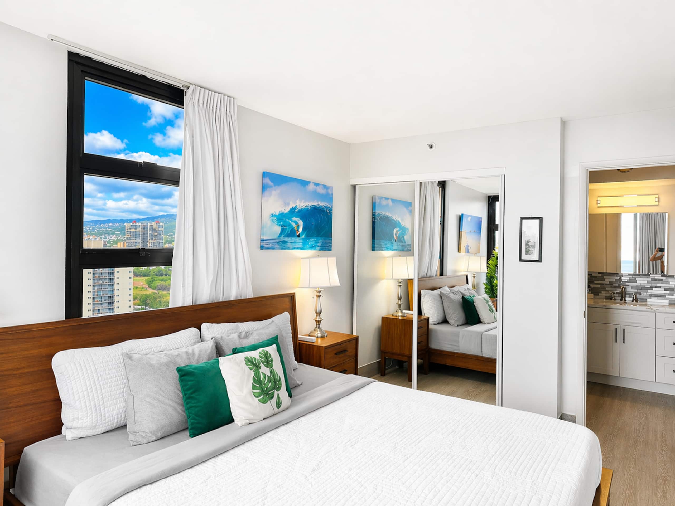 Condo in Honolulu · ★4.97 · 1 bedroom · 2 beds · 1 private bath - Image 14