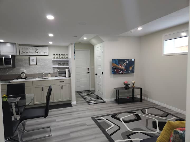 Delightful Escape Near Yyc | Cozy Calgary Getaway - 卡加利