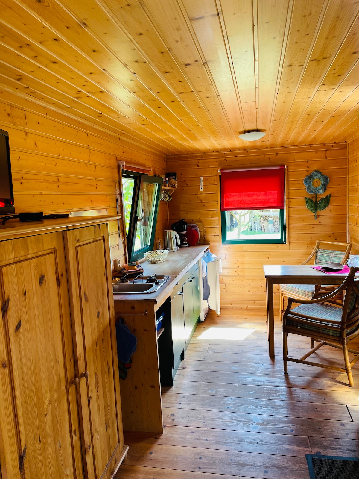 Popular Airbnb listing: Cozy construction trailer in Rankwitz