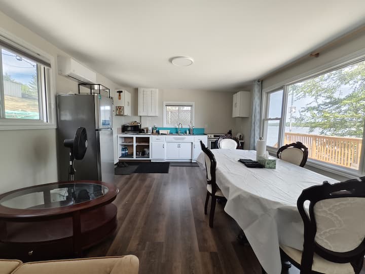 Waterfront Cottage At Hay Bay - Napanee