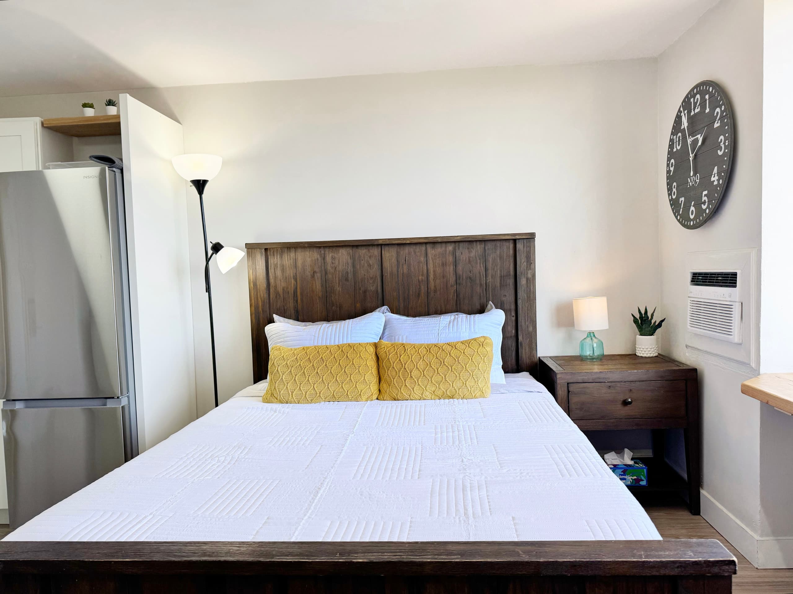 Condo in Honolulu · ★4.93 · Studio · 1 bed · 1 private bath - Image 5
