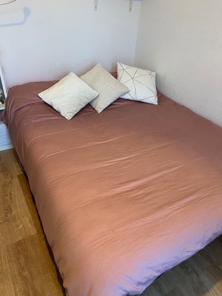 Schlafzimmer 1