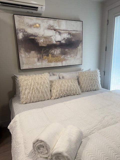 Top performing Airbnb: Sunflower Utah - Clean - Fast Wi-Fi & Central SLC in Poplar Grove