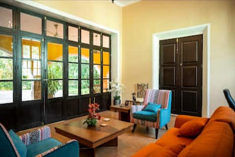 Top Airbnb: Family mansion, historic, pool, jacuzzi. in Colonia Santa Rosa